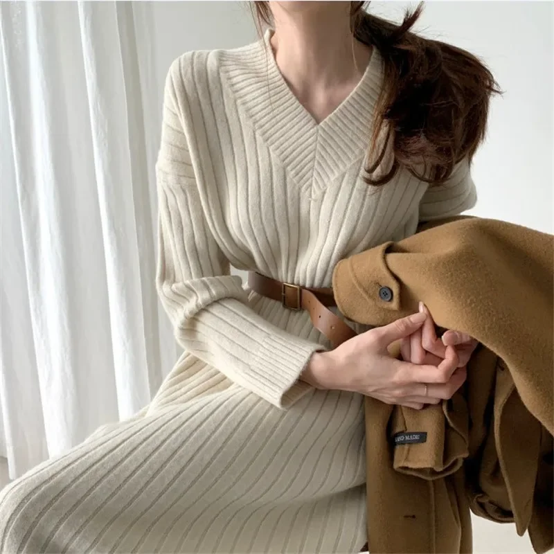 Women Knitted Long Dress Autumn Winter 2022 Elegant Pleated Straight Midi Dresses Female V-neck Casual Ladies Ribbed Maxi Robe
Women Knitted Long Dress Autumn Winter 2022 Elegant Pleated Straight Midi Dresses Female V-neck Casual Ladies Ribbed Maxi Robe