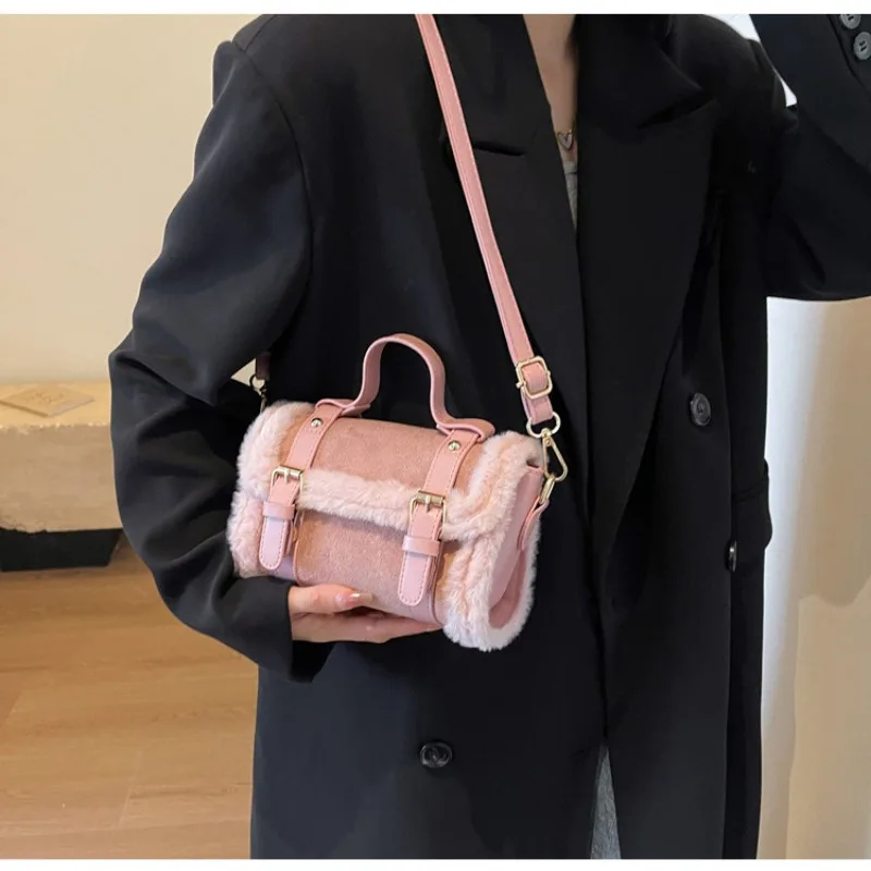 Miracle Kira Autumn/Winter Fashion and Casual Versatile Handbag Women's Bag 2023 New Plush Small Square Bag Single Shoulder Bags
Miracle Kira Autumn/Winter Fashion and Casual Versatile Handbag Women's Bag 2023 New Plush Small Square Bag Single Shoulder Bags