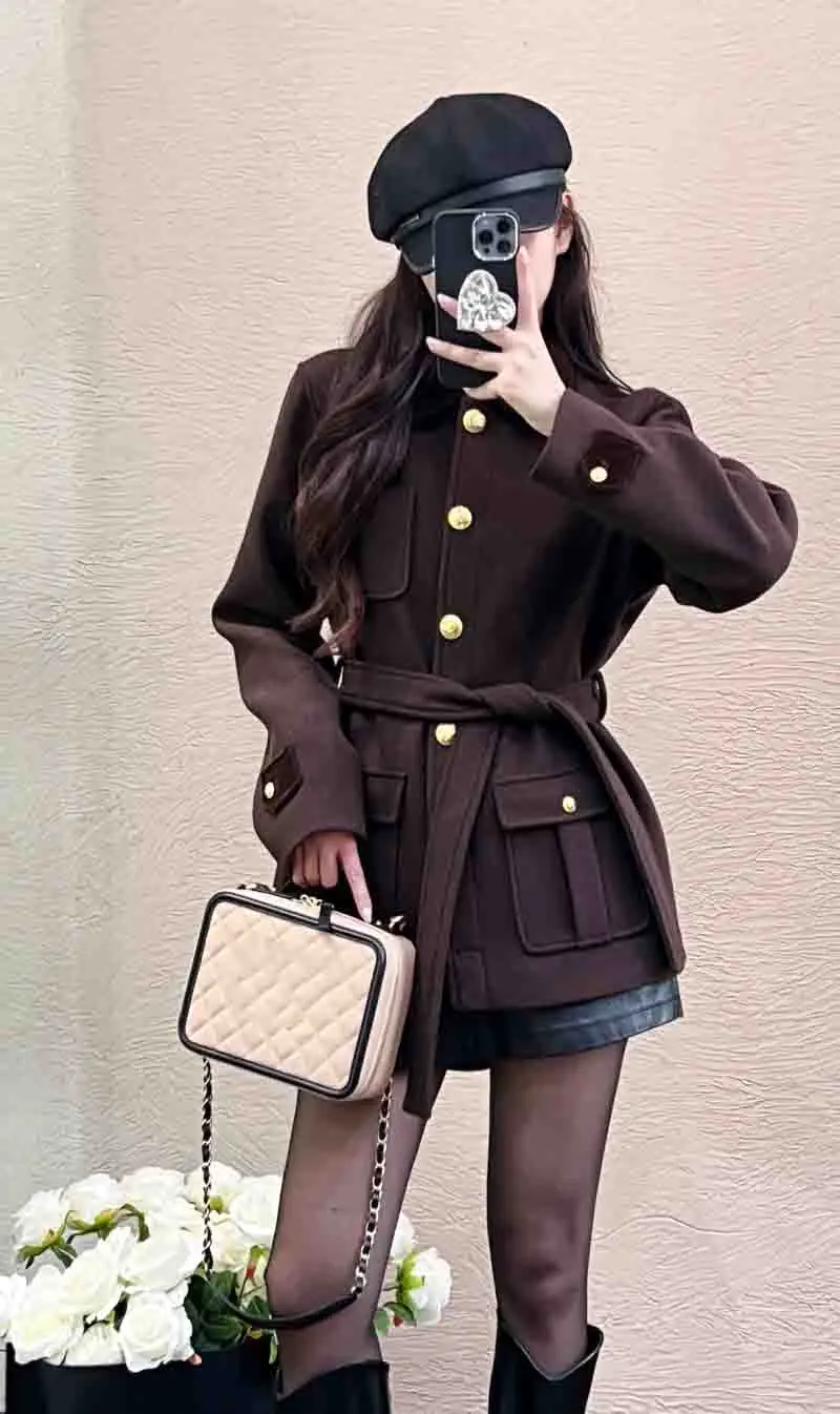 Korean version of British style women's jacket, punk style, handsome and versatile, with a waist cinched woolen jacket
Korean version of British style women's jacket, punk style, handsome and versatile, with a waist cinched woolen jacket