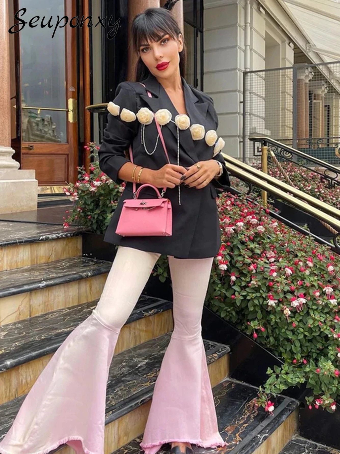 High Quality Autumn Fashion Women's Black Blazer 2022 New Sexy V-Neck Long Sleeve Flower Single Button Chain Loose Long Blazer
High Quality Autumn Fashion Women's Black Blazer 2022 New Sexy V-Neck Long Sleeve Flower Single Button Chain Loose Long Blazer