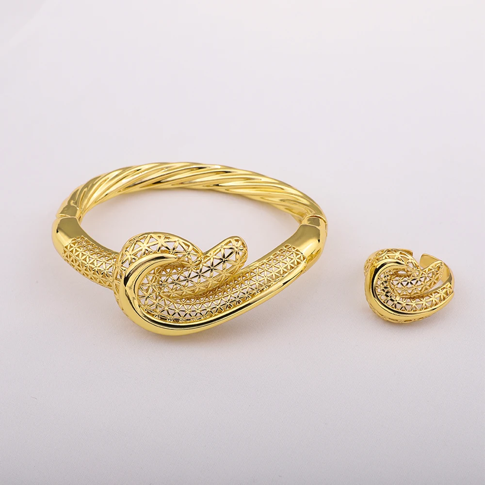 French Charm Women's Bracelet Ring Set with Hollow Curve Design Fashionable and Versatile Anniversary Accessories Christmas Gift 
French Charm Women's Bracelet Ring Set with Hollow Curve Design Fashionable and Versatile Anniversary Accessories Christmas Gift