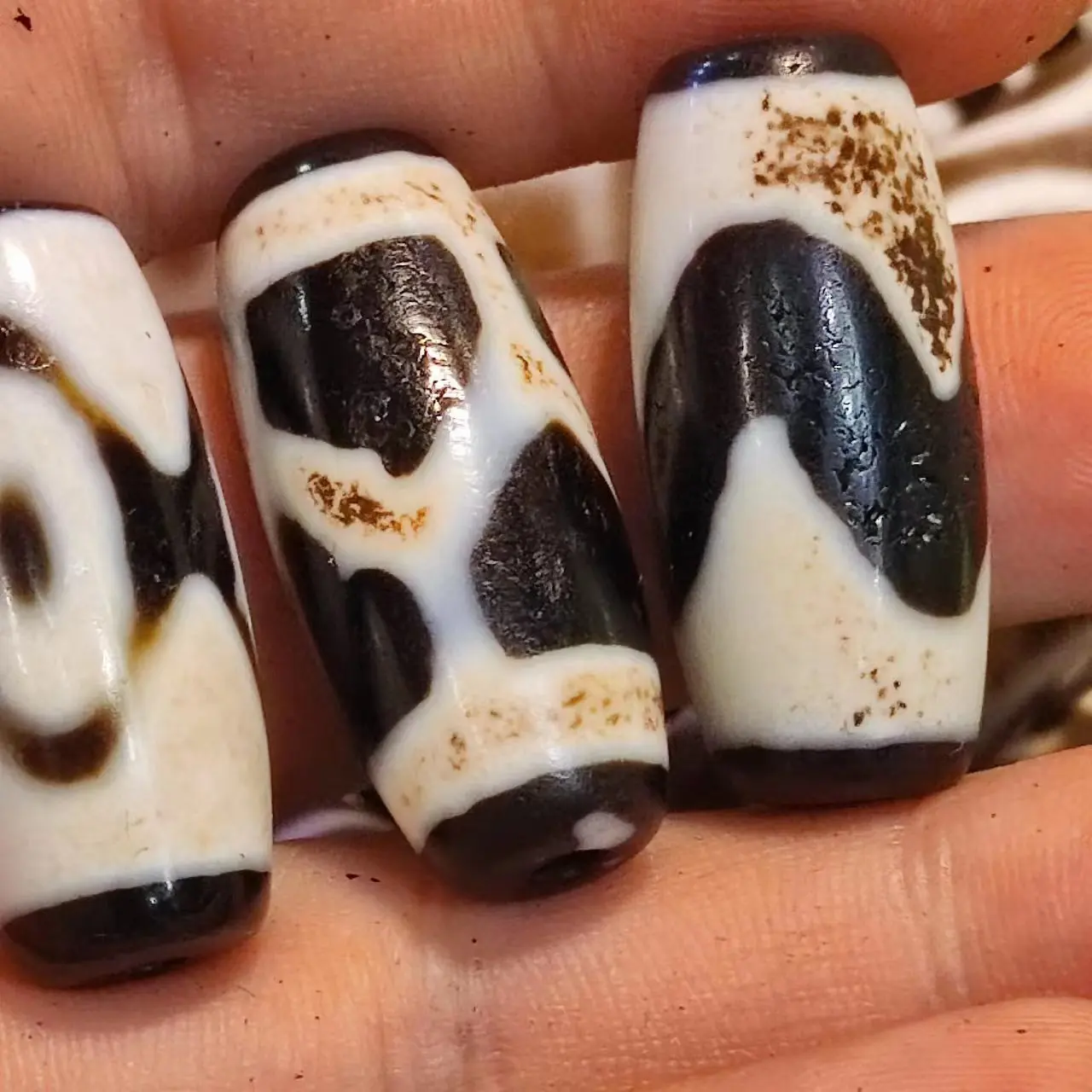 1pcs/lot pure natural craft black white calcified old porcelain agate dzi beads weathering Horseshoe pattern texture Pretty diy
1pcs/lot pure natural craft black white calcified old porcelain agate dzi beads weathering Horseshoe pattern texture Pretty diy