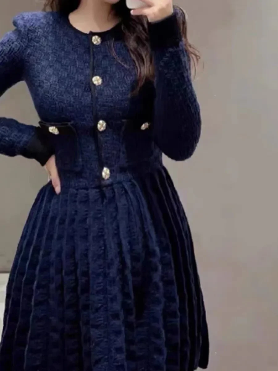 

French niche 2024 early spring new navy blue checkerboard knit pleated round neck dress for women