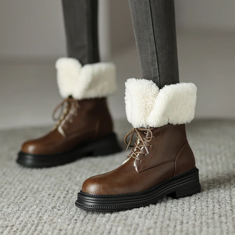 2020 Winter Leather Women Boots Round Toe Mid-heel Thick Heel British Boots Plush Warm Furry Boots for Womens Platform Heels
2020 Winter Leather Women Boots Round Toe Mid-heel Thick Heel British Boots Plush Warm Furry Boots for Womens Platform Heels