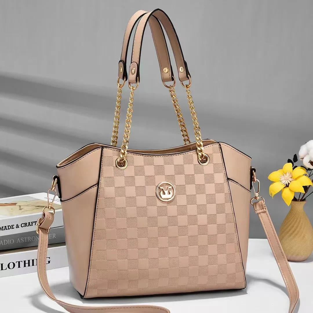 New fashion texture chain handbag Tote bag chequered casual shoulder bag. Cross body bag
New fashion texture chain handbag Tote bag chequered casual shoulder bag. Cross body bag