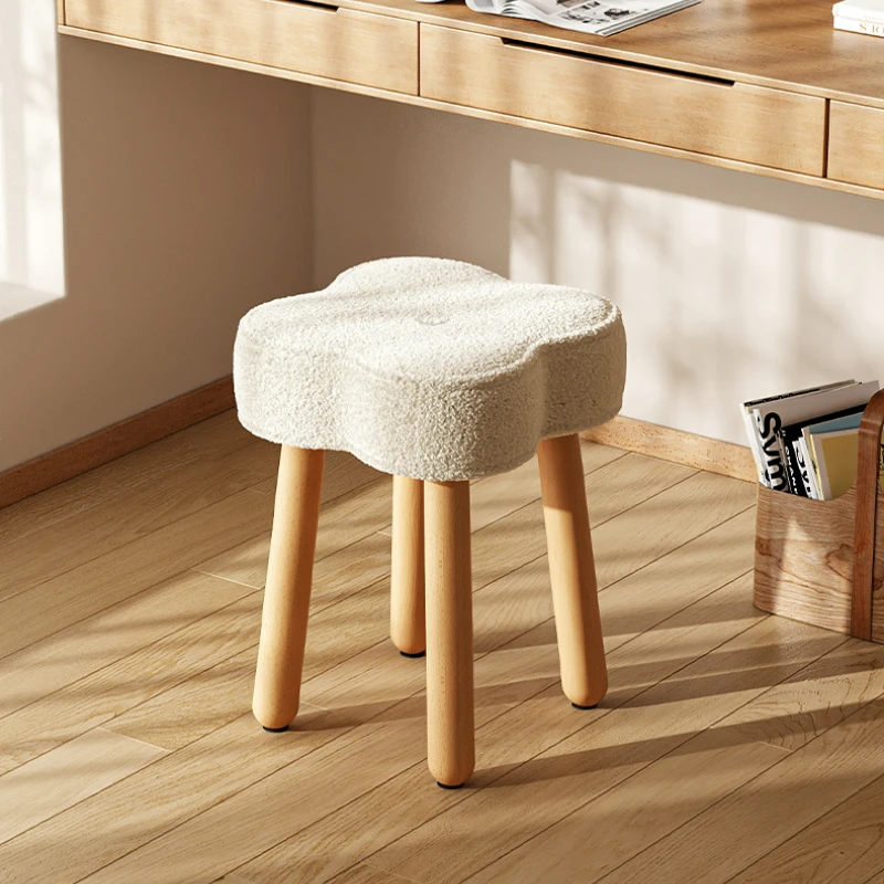 Nordic Light Luxury Household Dressing Stool Ins Wind Lamb Velvet Four-leaf Clover Low Stools Bedroom Solid Wood Makeup Chairs
Nordic Light Luxury Household Dressing Stool Ins Wind Lamb Velvet Four-leaf Clover Low Stools Bedroom Solid Wood Makeup Chairs