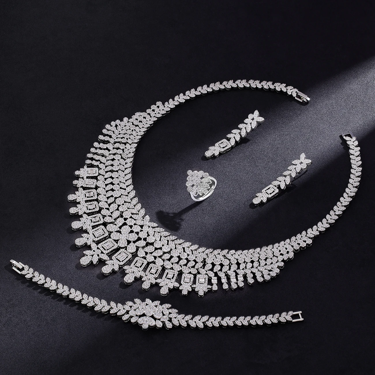 2024 New Cubic zirconia Pearl Necklace Earrings Set of 4 Women's Wedding Party All Zircon Dubai Bridal Jewelry Set Gift
2024 New Cubic zirconia Pearl Necklace Earrings Set of 4 Women's Wedding Party All Zircon Dubai Bridal Jewelry Set Gift