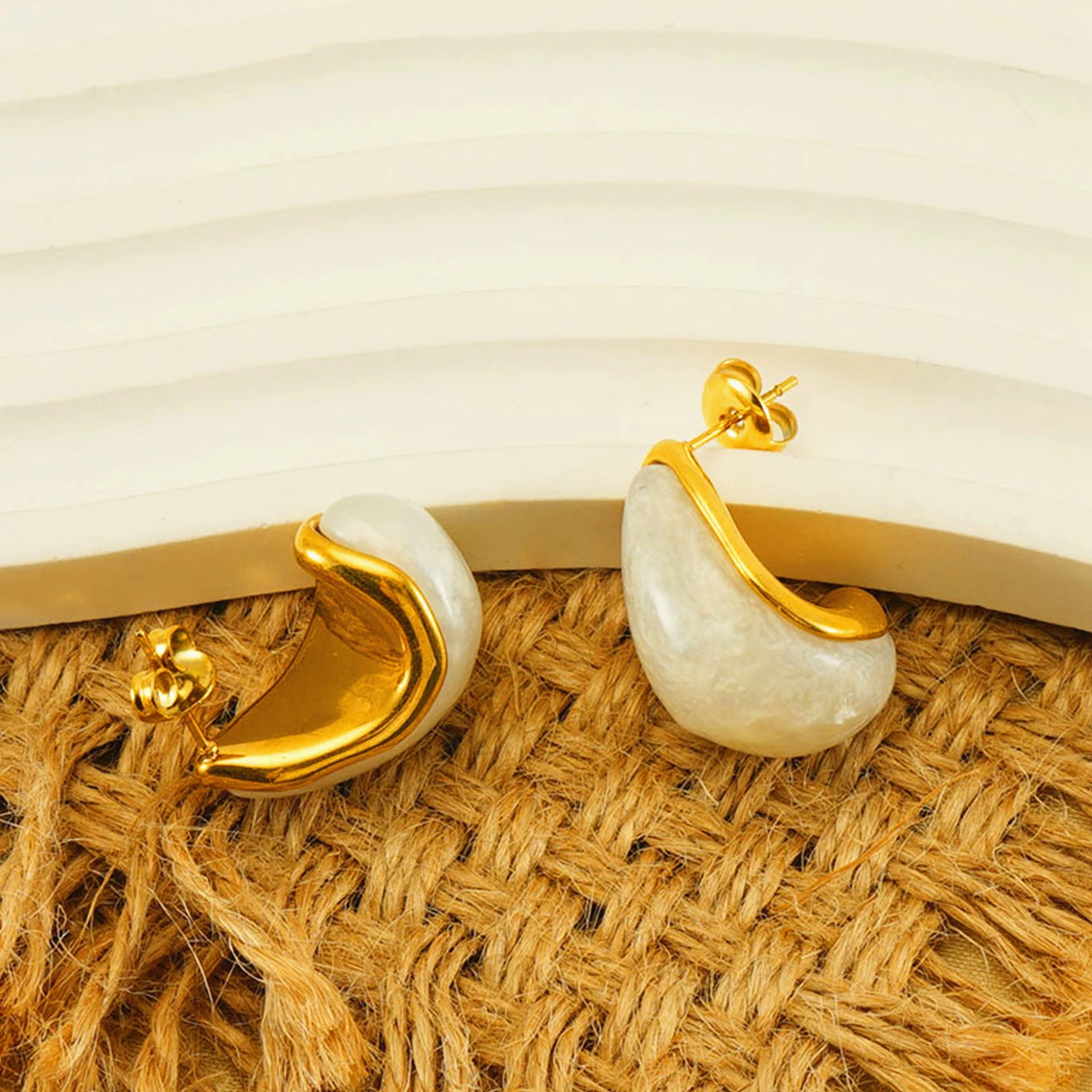 Stainless Steel 18K Gold Plated Frenchstyle Resin Earrings Vintage And Luxurious Titanium Ear Accessories For Women
Stainless Steel 18K Gold Plated Frenchstyle Resin Earrings Vintage And Luxurious Titanium Ear Accessories For Women
