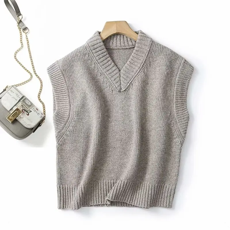 Women's Autumn 2023 New Fashion Thick Warm Casual Knit Loose Vest Sweater Retro V-neck Sleeveless Pullover Chic Top.
Women's Autumn 2023 New Fashion Thick Warm Casual Knit Loose Vest Sweater Retro V-neck Sleeveless Pullover Chic Top.