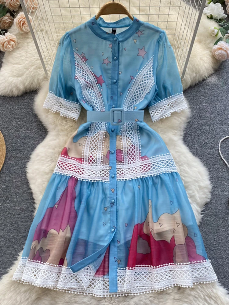 Fashion Runway Lace Trims Embroidery Hollow Out Stitching Flower Dress Women Short Sleeve Floral Print Belted Mini Vestido
Fashion Runway Lace Trims Embroidery Hollow Out Stitching Flower Dress Women Short Sleeve Floral Print Belted Mini Vestido