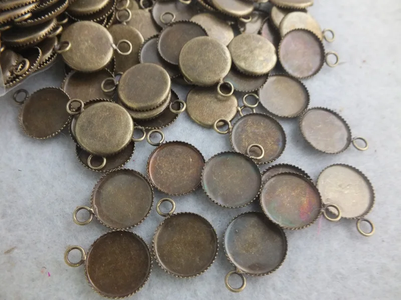 300pcs 16mm Round Pendant Trays , Antique Bronze Round Bezel Pendant Blanks, Blank Cameo Settings
300pcs 16mm Round Pendant Trays , Antique Bronze Round Bezel Pendant Blanks, Blank Cameo Settings