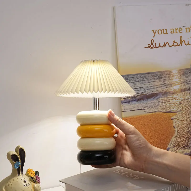 USB dimming three color table lamp cream stone pleated bed bed bedroom simple high-level sense night light
USB dimming three color table lamp cream stone pleated bed bed bedroom simple high-level sense night light