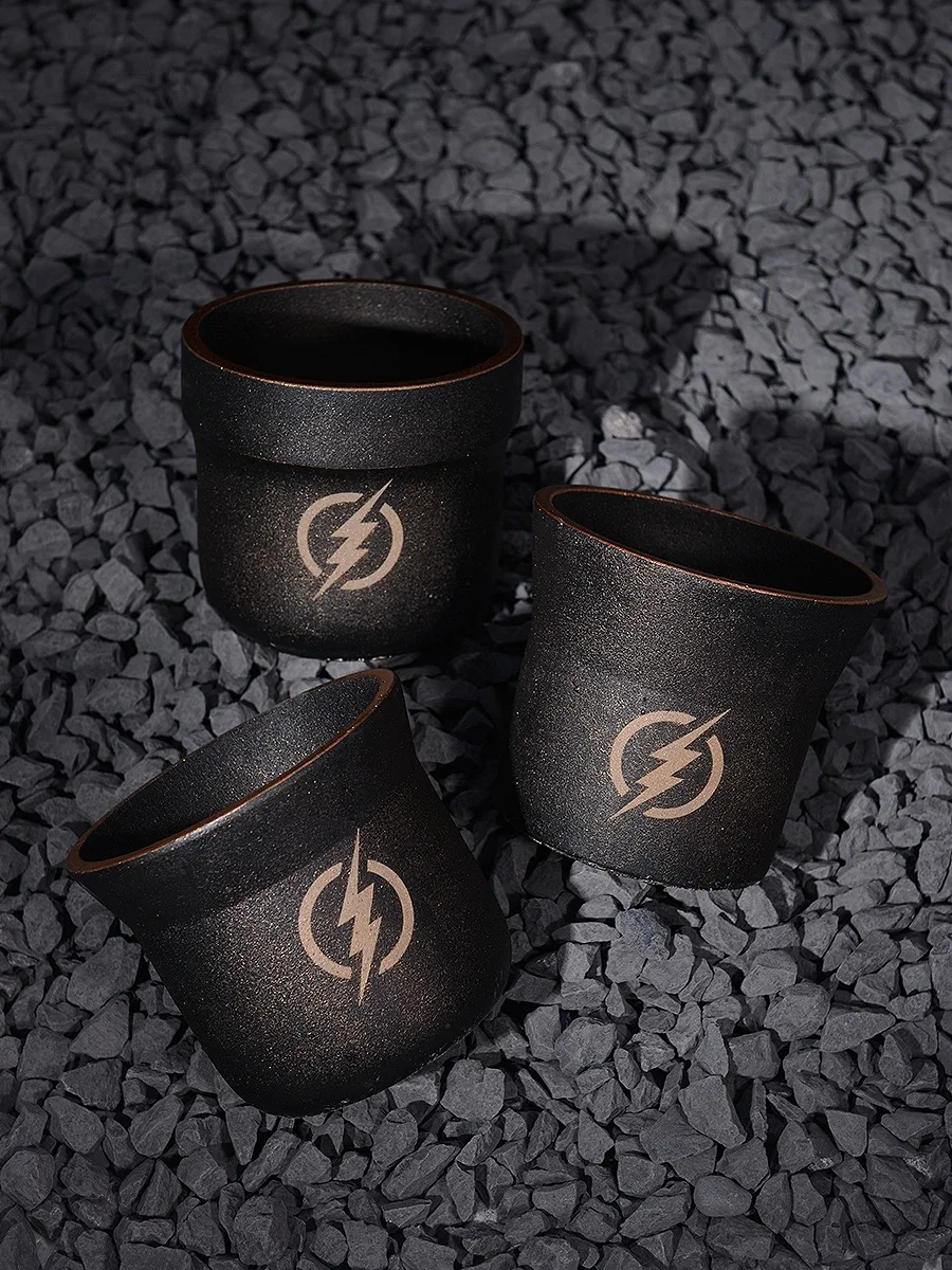 Agave lightning Japanese style cement trend succulent root handmade flower pot plant pot with holes free shipping
Agave lightning Japanese style cement trend succulent root handmade flower pot plant pot with holes free shipping