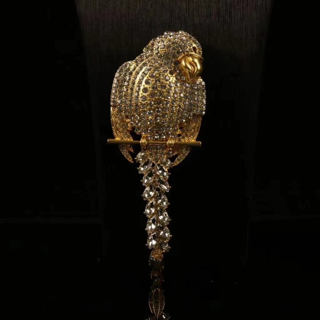 

Fashion exquisite high sense personality design brooch