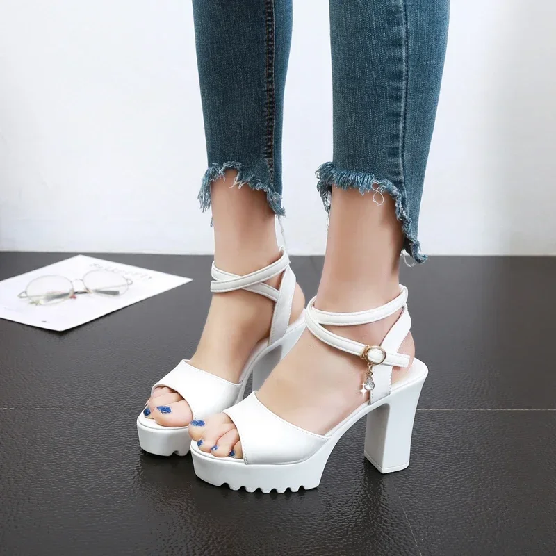 Женские босоножки с ремешком на щиколотке, классические сандалии на платформе с пряжкой и кристаллами, на массивном каблуке, модная женская обувь, 2023
Женские босоножки с ремешком на щиколотке, классические сандалии на платформе с пряжкой и кристаллами, на массивном каблуке, модная женская обувь, 2023
