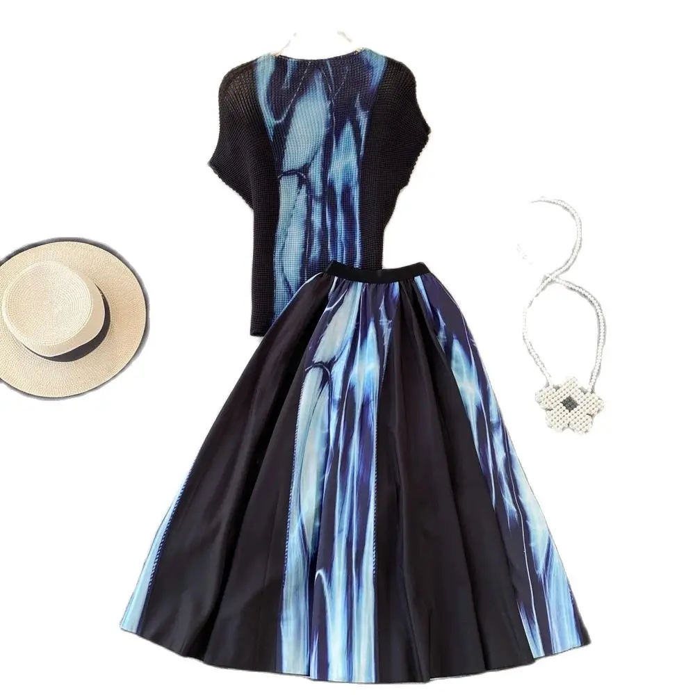 Runway Designer Print Two Piece Skirt Suit Women Outfits Fashion Short Sleeve Top and Pleated Skirt Sets Summer
Runway Designer Print Two Piece Skirt Suit Women Outfits Fashion Short Sleeve Top and Pleated Skirt Sets Summer