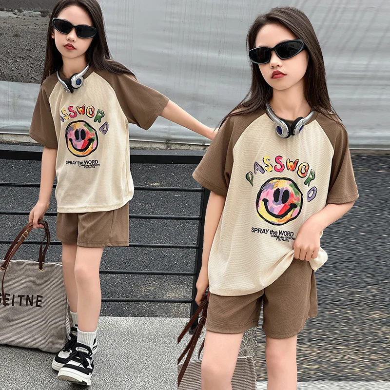 

2024 Korean Summer Junior Girl Tracksuit printing teen Girl Contrast Printed T-shirt+short School 2pcs clohtes Set child outfits