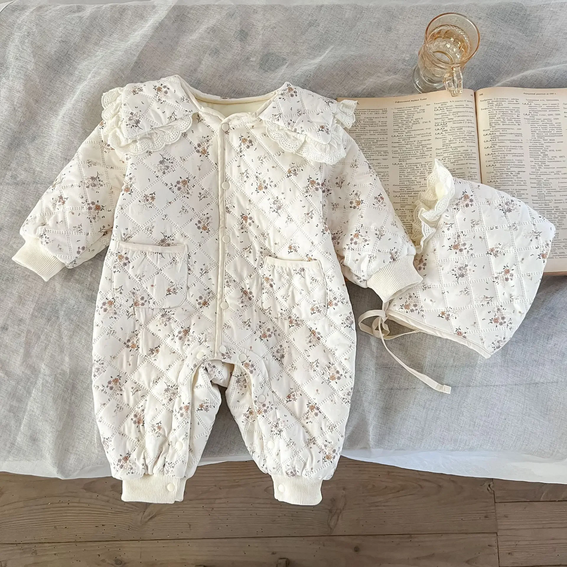 2psc Winter Newborn Infant Baby Girls Flower Romper + Hat Lapel Thickening Rompers Kids Onepiece Fashion Baby Clothing
2psc Winter Newborn Infant Baby Girls Flower Romper + Hat Lapel Thickening Rompers Kids Onepiece Fashion Baby Clothing