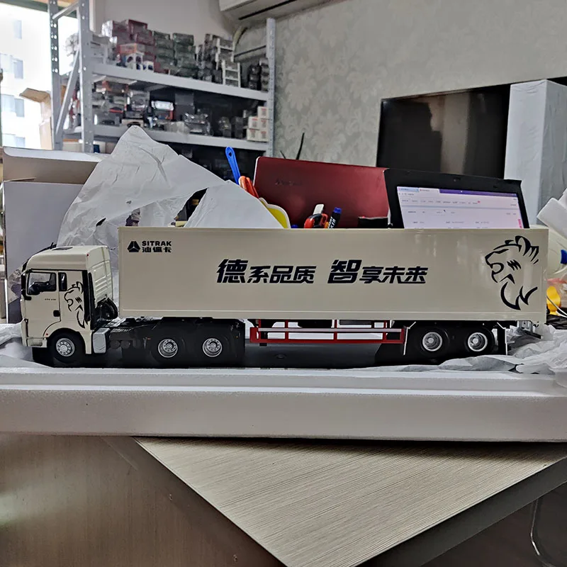 Diecast 1/36 Scale Limited Edition Metal Chinese Heavy Truck C7H Alloy Car Model Container Car Model Children Gift Collection
Diecast 1/36 Scale Limited Edition Metal Chinese Heavy Truck C7H Alloy Car Model Container Car Model Children Gift Collection