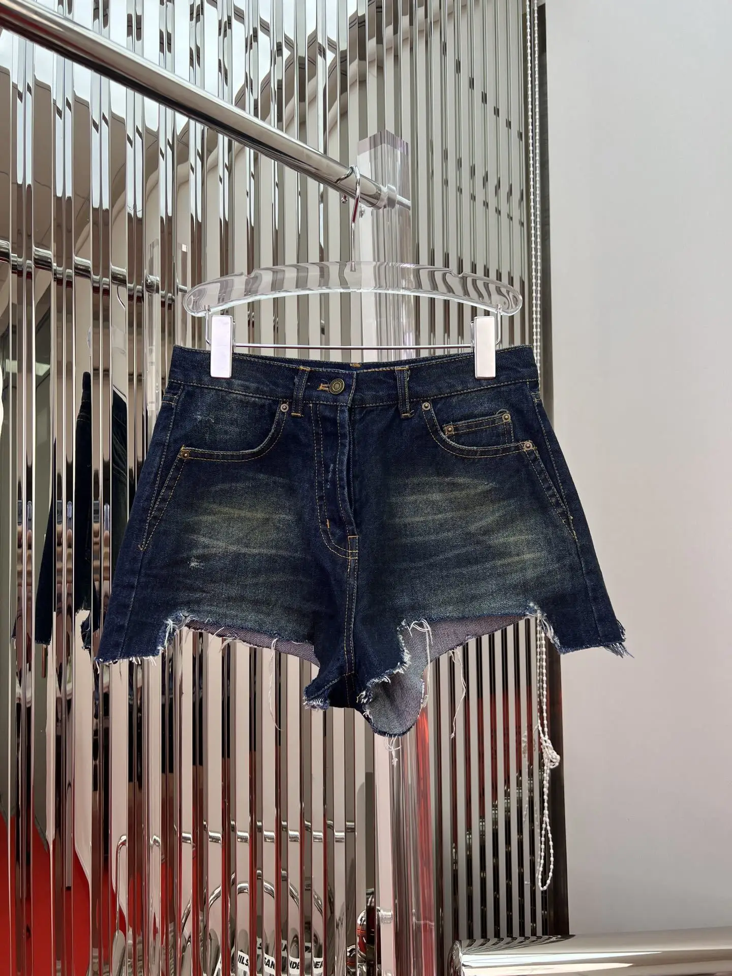 Новинка Осень-зима 2023 женские ковбойские шорты 0912 с ножом 
Новинка Осень-зима 2023 женские ковбойские шорты 0912 с ножом