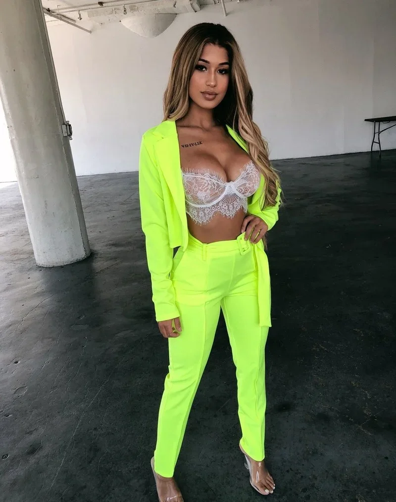 Green Short Blazer + High Waist Pant Suits Women Solid Colors Two Piece Set Casual Office Blazer Suit with Free Belt Big Sashes
Green Short Blazer + High Waist Pant Suits Women Solid Colors Two Piece Set Casual Office Blazer Suit with Free Belt Big Sashes