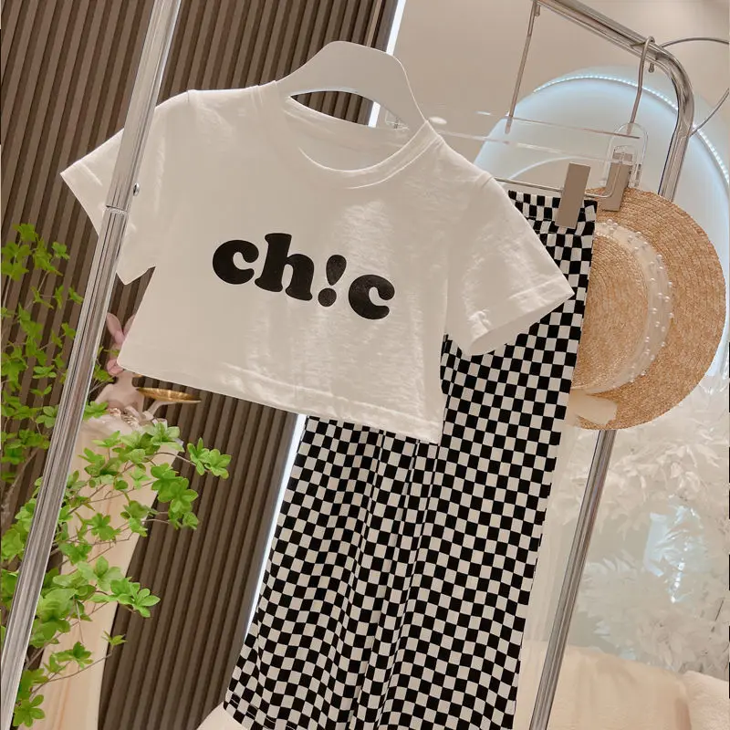 Children's Suit Summer New Girls Short Sleeved Short Style Top + Trousers Two-piece Set Girl Clothes Girl Outfit Set
Children's Suit Summer New Girls Short Sleeved Short Style Top + Trousers Two-piece Set Girl Clothes Girl Outfit Set