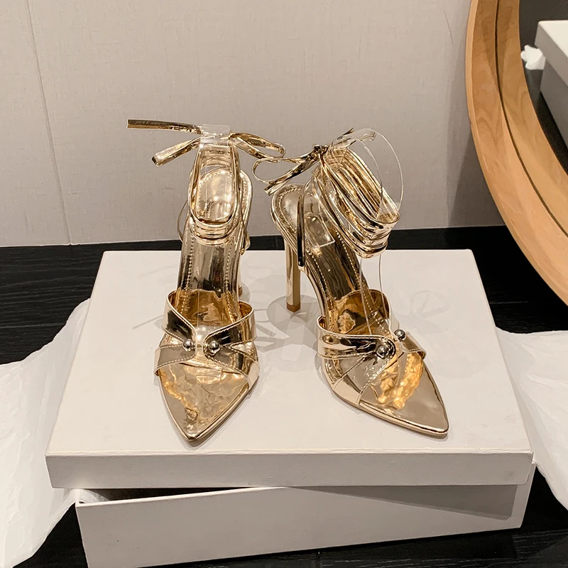 

Сексуальные золотые сандалии с ремешком на щиколотке для женщин, женская фотообувь на каблуке, высококачественные свадебные туфли с острым носком и кристаллами и заклепками