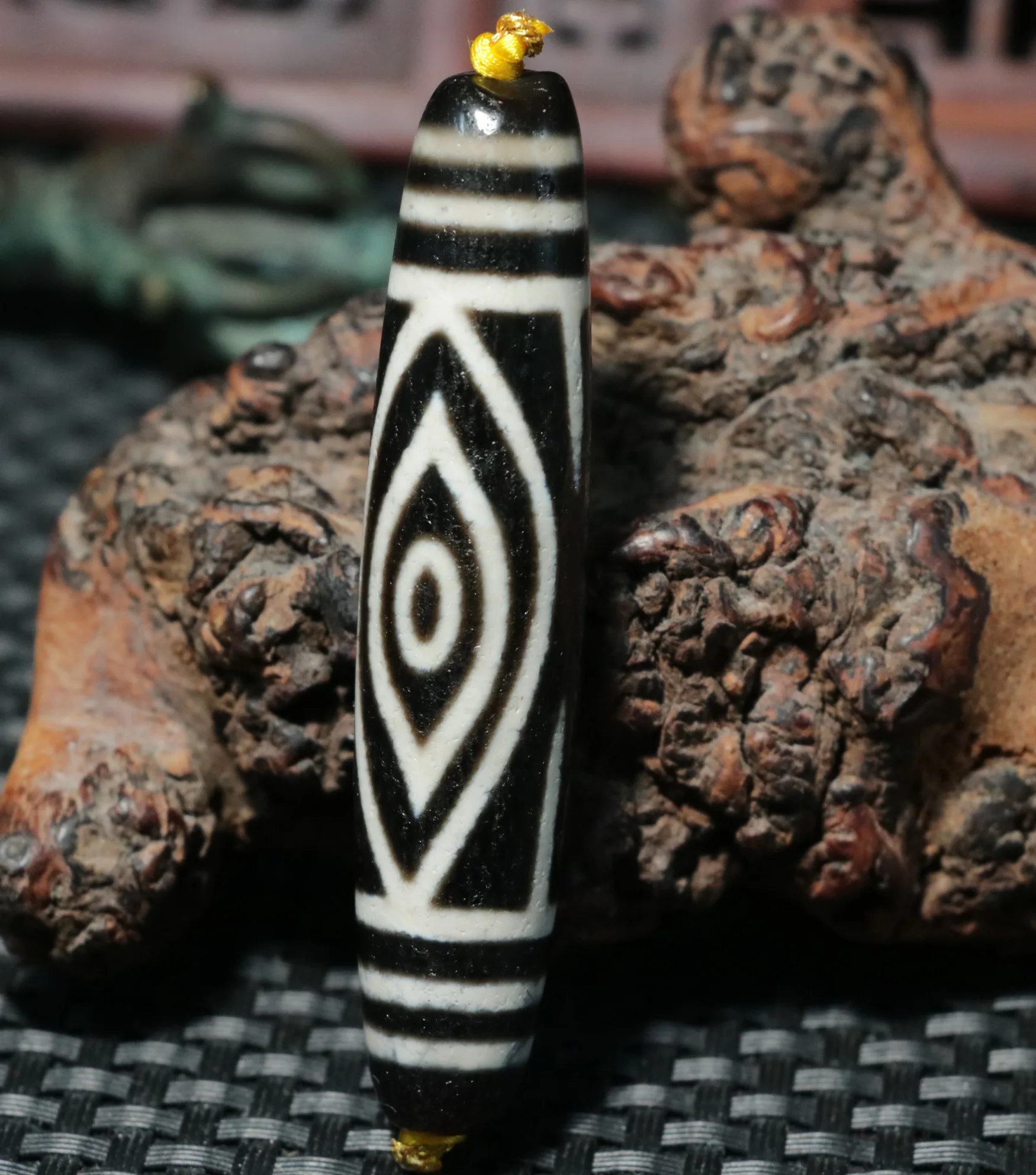 Treasure Unique Energy Tibetan Old Agate Dragon Eyed Tiger Tooth Long dZi Bead Amulet Pendant 5A Timestown UPD0205A
Treasure Unique Energy Tibetan Old Agate Dragon Eyed Tiger Tooth Long dZi Bead Amulet Pendant 5A Timestown UPD0205A