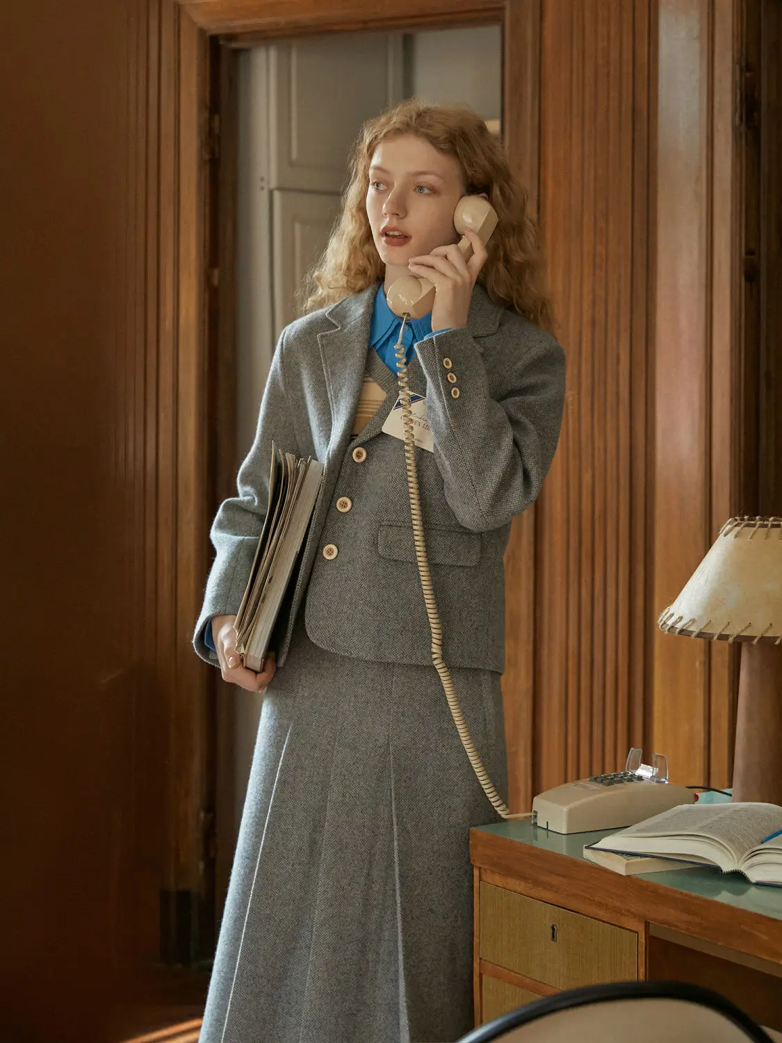 Women's Woolen Retro Suit Coat Half length Pleated Skirt Set Women's 2023 Autumn and Winter New Collegue Style Suit Skirt Set
Women's Woolen Retro Suit Coat Half length Pleated Skirt Set Women's 2023 Autumn and Winter New Collegue Style Suit Skirt Set