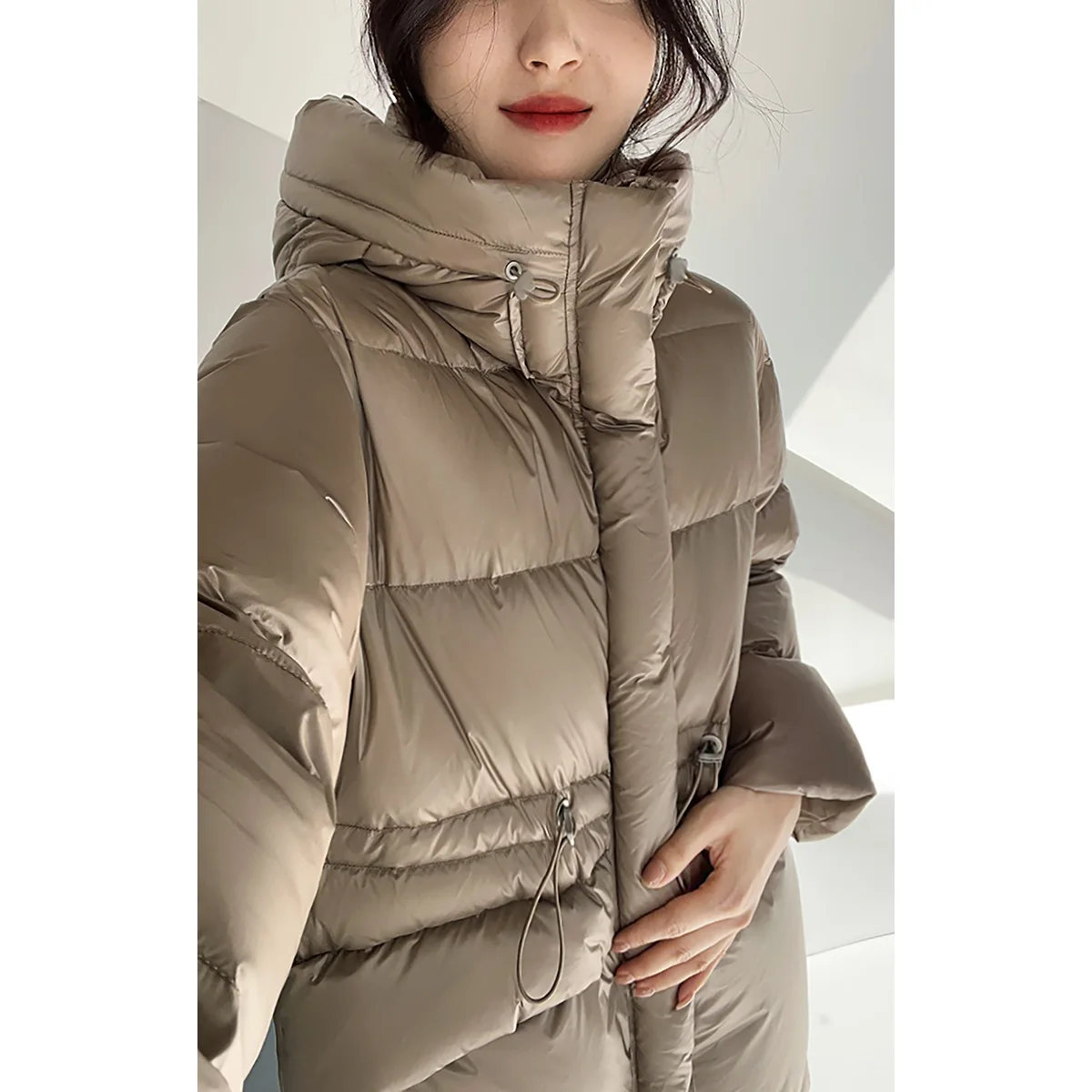 Женский короткий пуховик со шнуровкой на талии и капюшоном, Свободный Повседневный модный пуховик, женский простой стиль, офисный Дамский пуховик, 2023
Женский короткий пуховик со шнуровкой на талии и капюшоном, Свободный Повседневный модный пуховик, женский простой стиль, офисный Дамский пуховик, 2023
