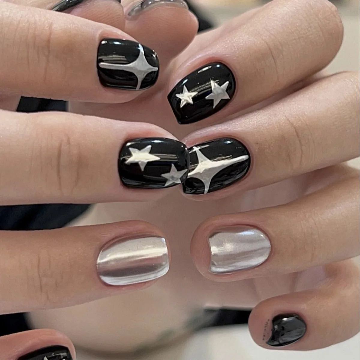 24pcs Fake Nail Patch Black Silver Color y2k Fake Nail Silver Star Nail nail wear nail short nail Full Cover Nail Tips
24pcs Fake Nail Patch Black Silver Color y2k Fake Nail Silver Star Nail nail wear nail short nail Full Cover Nail Tips