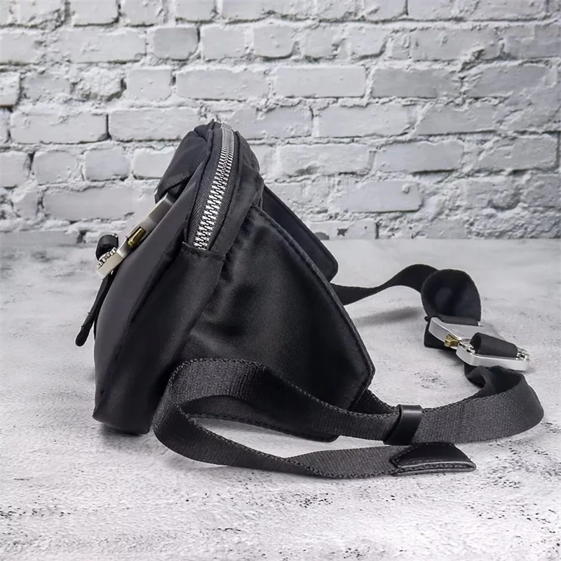 Top Version 1:1 1017 Alyx 9sm Bag Men Women 1:1 High Quality Black Buckle Tank Backpacks Adjustable Zip Bag Hippie Clothes
Top Version 1:1 1017 Alyx 9sm Bag Men Women 1:1 High Quality Black Buckle Tank Backpacks Adjustable Zip Bag Hippie Clothes