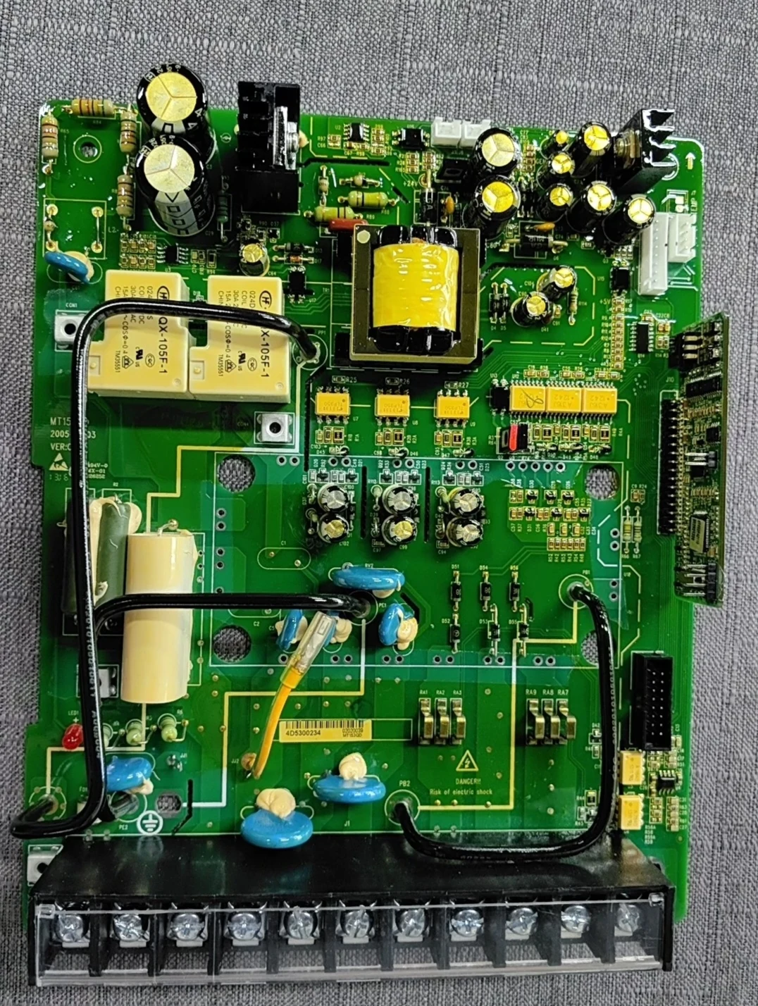 New original MT153QD Inovance inverter 15kw driver board MD320 standard board software DSP 00292
New original MT153QD Inovance inverter 15kw driver board MD320 standard board software DSP 00292