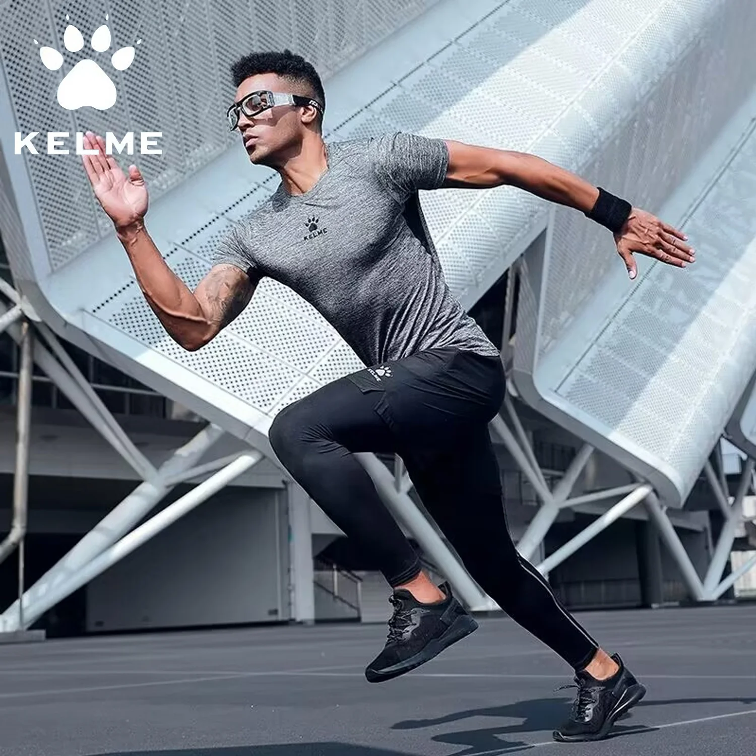 

KELME Running T-shirts Men Quick Dry T-shirts High Elasticity Fitness Sports Tights Breathable Sweat-absorbent Sports Top Men