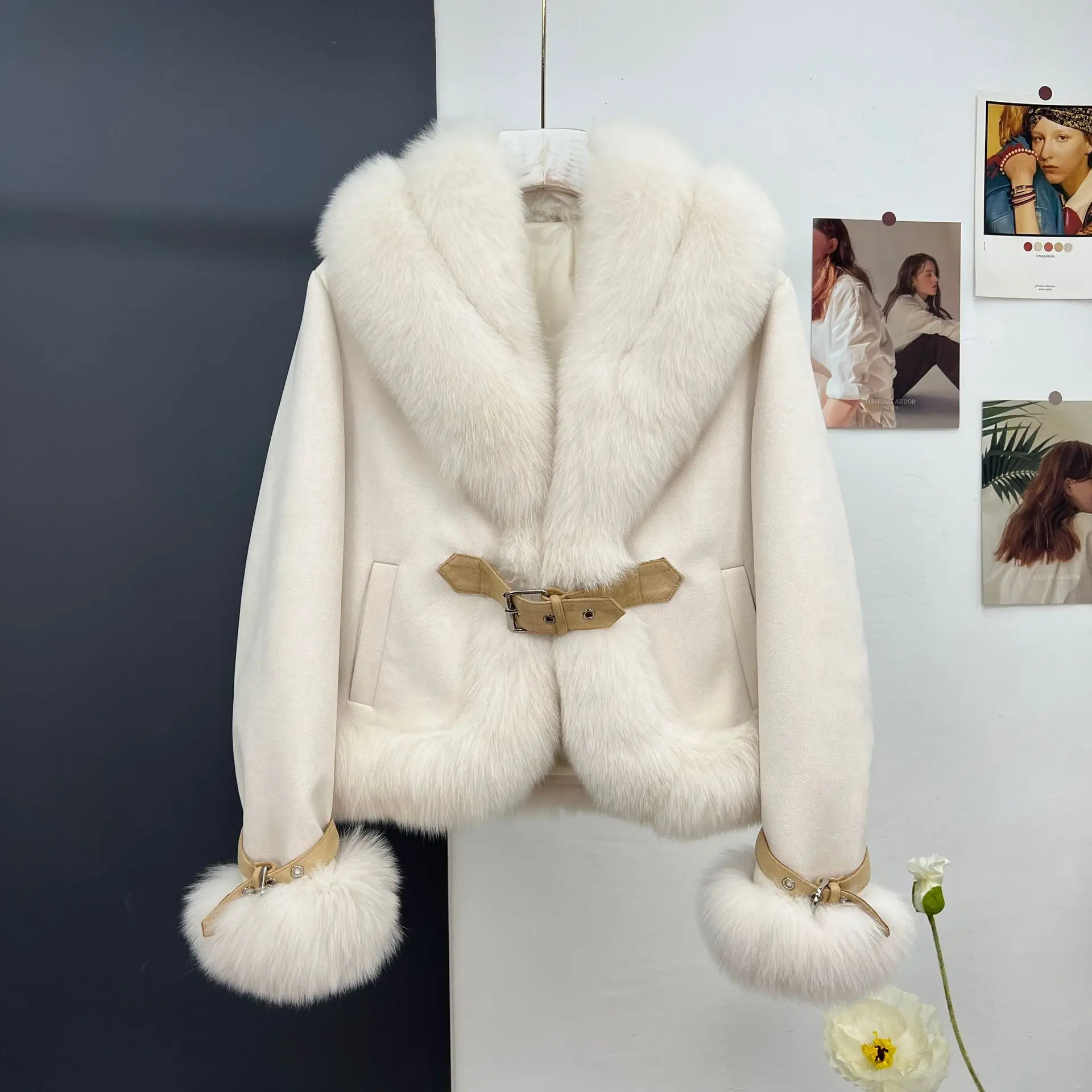

2023 Winter Fashion New Fox Fur Grass Coat Women's Short Goose Down Coat Inner Cowardly Fragrant Young Style