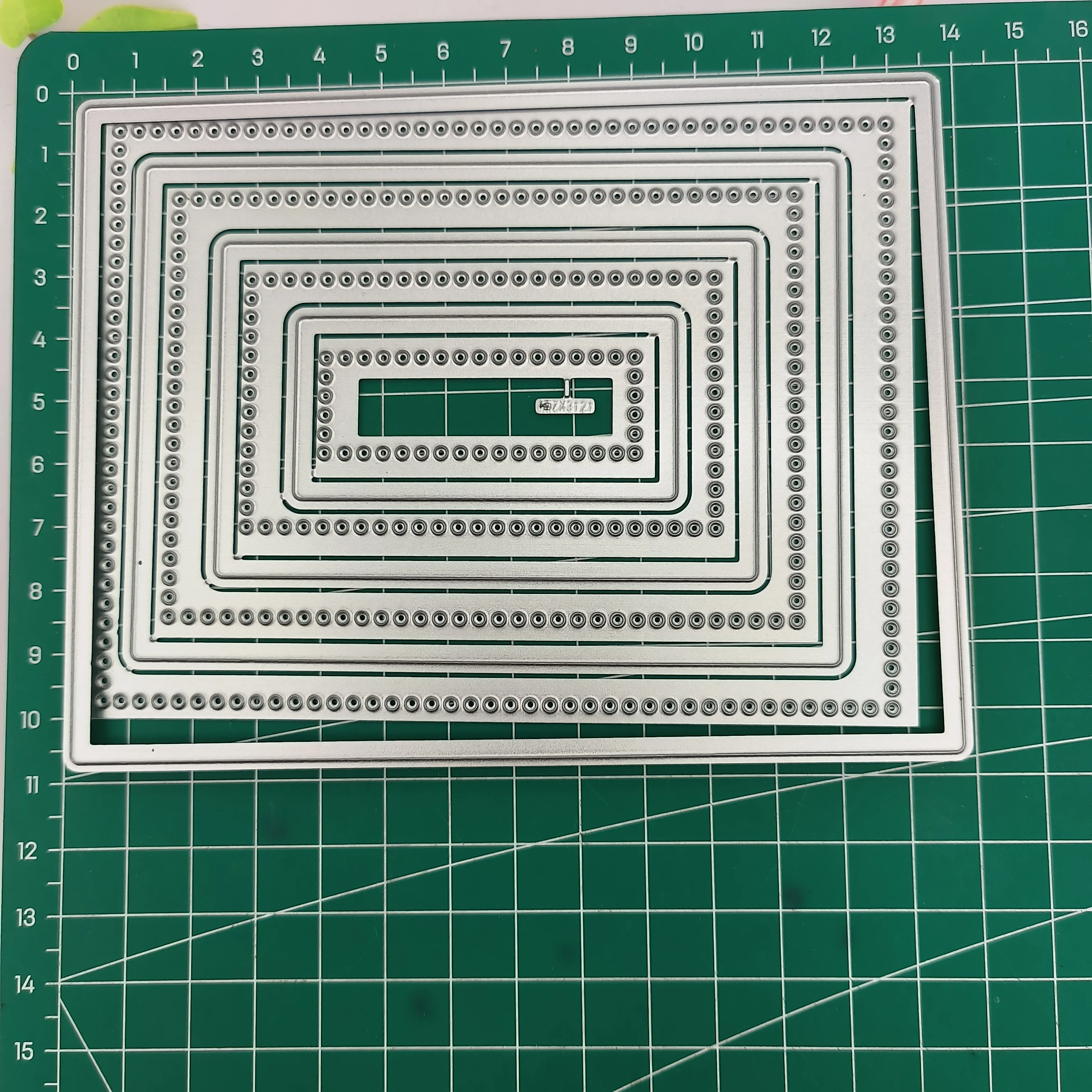 Прямоугольные с приборными краями металлические режущие штампы искусственное украшение трафарет тиснение Сделай Сам поздравительная открытка ручной работы 
Прямоугольные с приборными краями металлические режущие штампы искусственное украшение трафарет тиснение Сделай Сам поздравительная открытка ручной работы