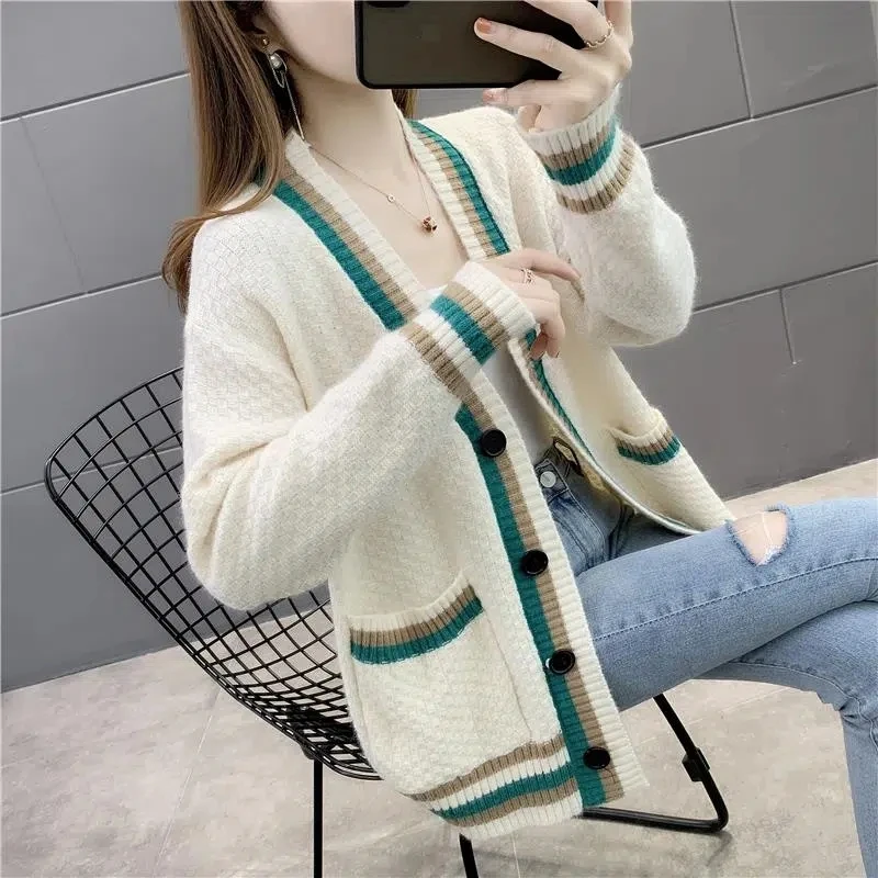 Women New Korean Loose Lazy Pocket Knitted Sweater Jacket V-Neck Single-Breasted Thicken Cardigan Coat
Women New Korean Loose Lazy Pocket Knitted Sweater Jacket V-Neck Single-Breasted Thicken Cardigan Coat