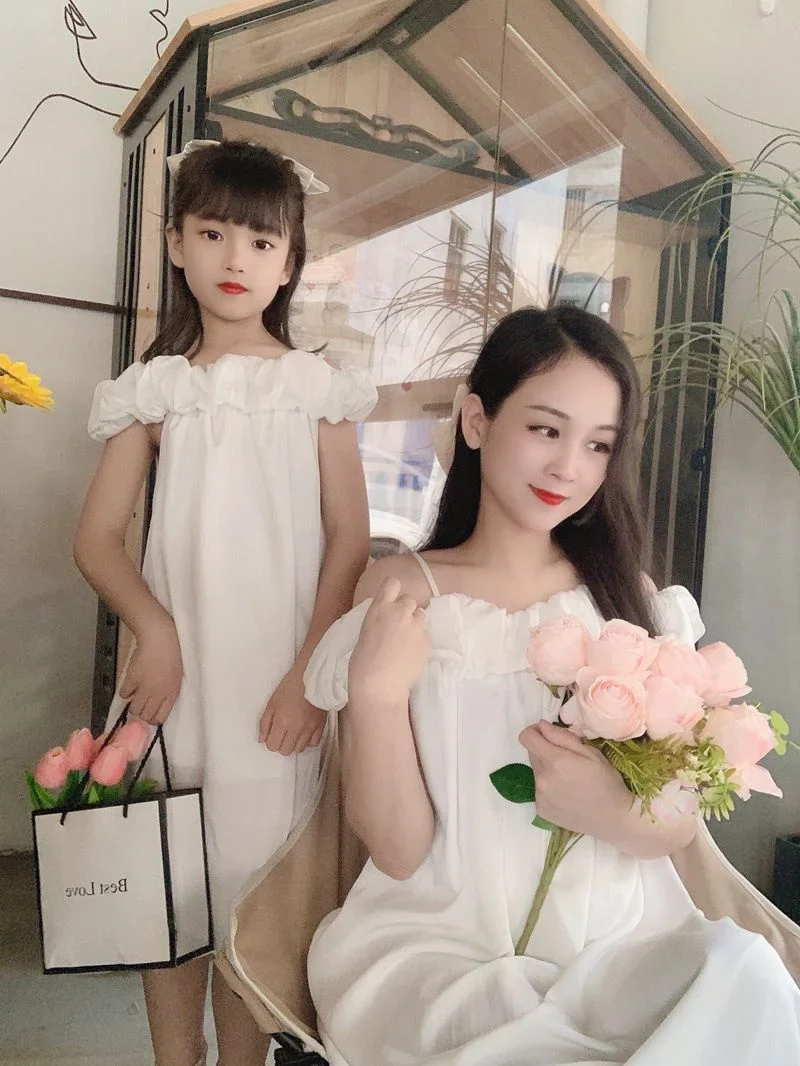 

New Family Matching Outfits Strapless Dresses Mother Daughter Clothes One-shoulder Suspender Dress Mom Kids Parent-child Outfits