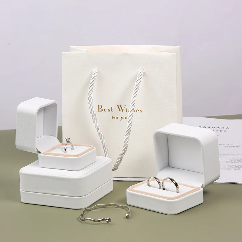 Fashion White PU Jewelry Box Ring Necklace Pair Ring Box Proposal Diamond Ring Earnail Box Light Luxury Jewelry Gift Box
Fashion White PU Jewelry Box Ring Necklace Pair Ring Box Proposal Diamond Ring Earnail Box Light Luxury Jewelry Gift Box