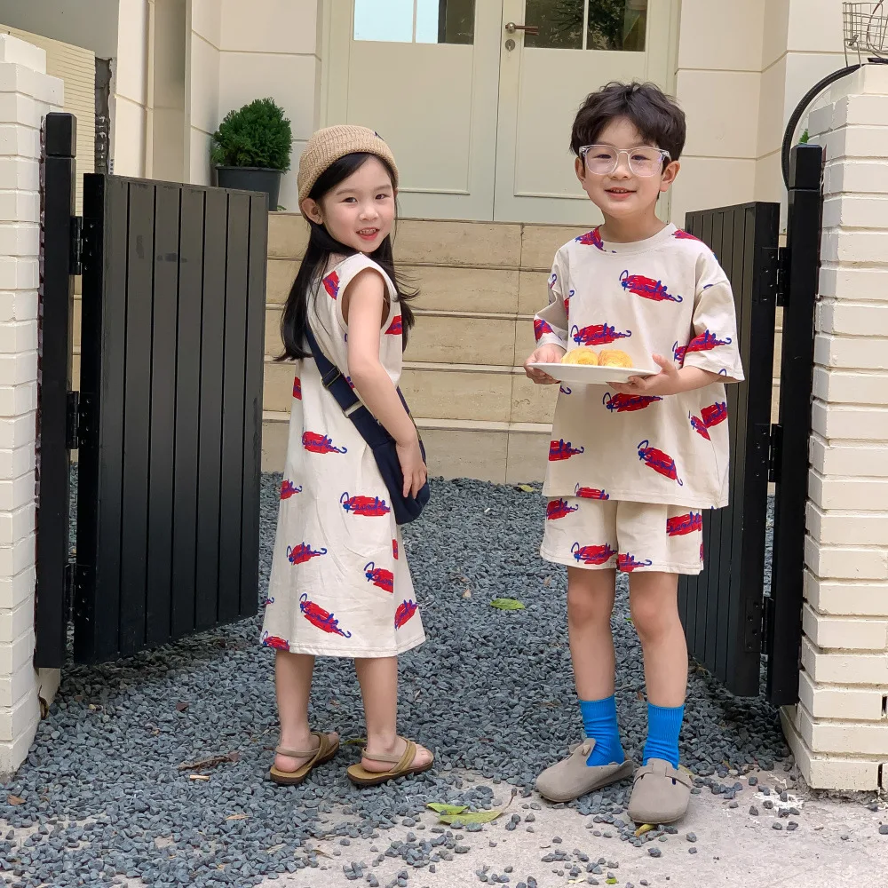 Одежда Brother Sister 2024, летнее платье для маленьких девочек, детские наряды с коротким рукавом для мальчиков, детская свободная футболка с буквенным принтом, комплект с шортами
Одежда Brother Sister 2024, летнее платье для маленьких девочек, детские наряды с коротким рукавом для мальчиков, детская свободная футболка с буквенным принтом, комплект с шортами