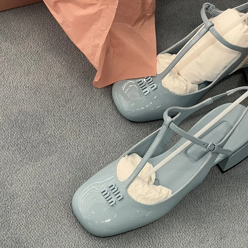Sandals Female 2023 Summer New Fashion Temperament Patent Leather Mary Jane Women's Shoes Shallow Mouth High-heeled Single Shoes
Sandals Female 2023 Summer New Fashion Temperament Patent Leather Mary Jane Women's Shoes Shallow Mouth High-heeled Single Shoes