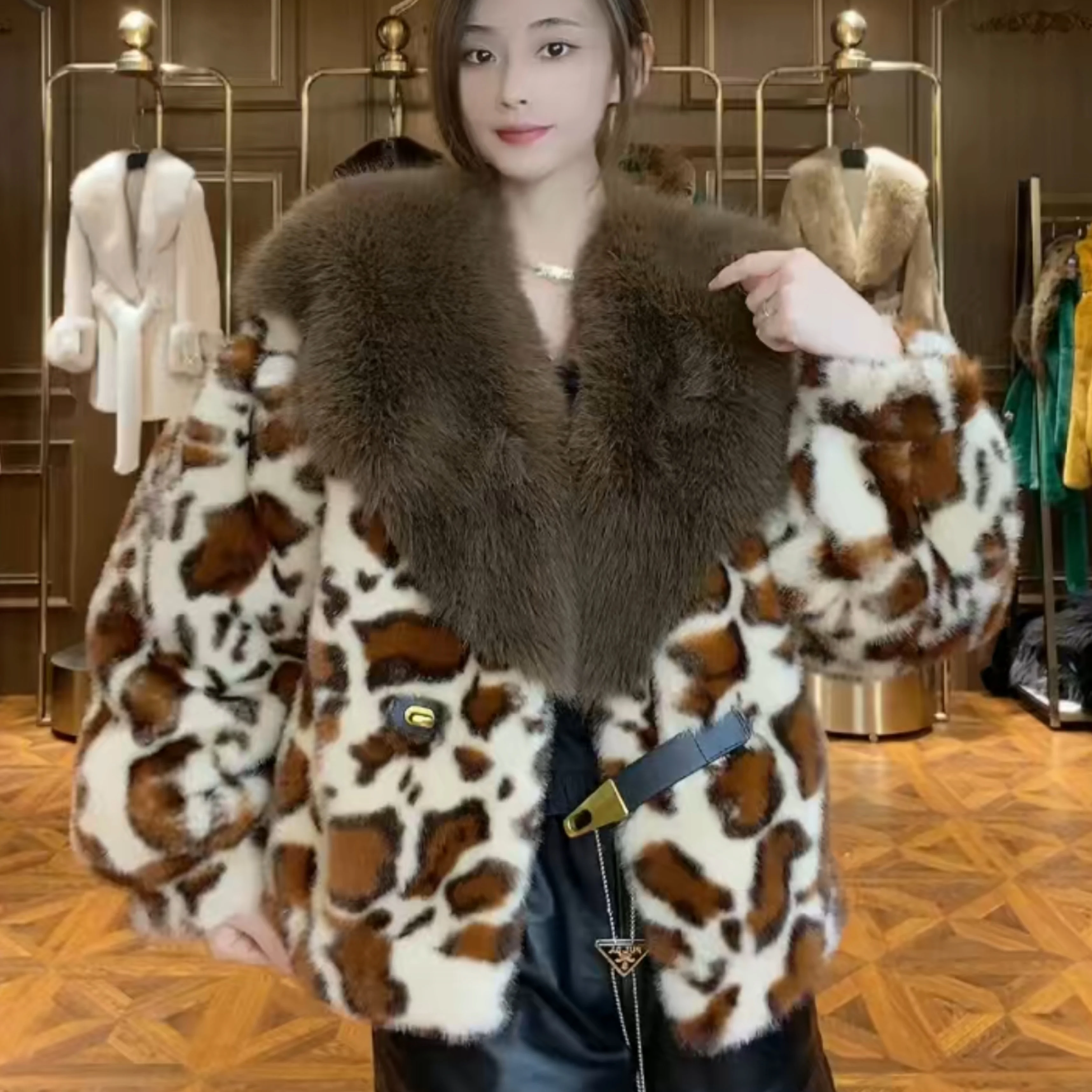 High Quality 2023 New Winter Fashion Lady Fur Jacket Coats Elegant Turn-down Collar Pactwhork Warm Outwear Leopard Short Jackets
High Quality 2023 New Winter Fashion Lady Fur Jacket Coats Elegant Turn-down Collar Pactwhork Warm Outwear Leopard Short Jackets