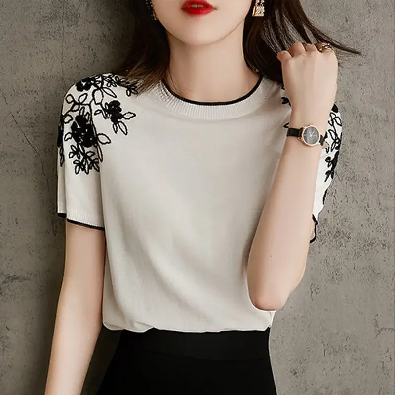 Fashion O-Neck Knitted Spliced Loose Embroidery Blouse Women's Clothing Summer New Casual Pullovers All-match Commute Shirt LJ59
Fashion O-Neck Knitted Spliced Loose Embroidery Blouse Women's Clothing Summer New Casual Pullovers All-match Commute Shirt LJ59