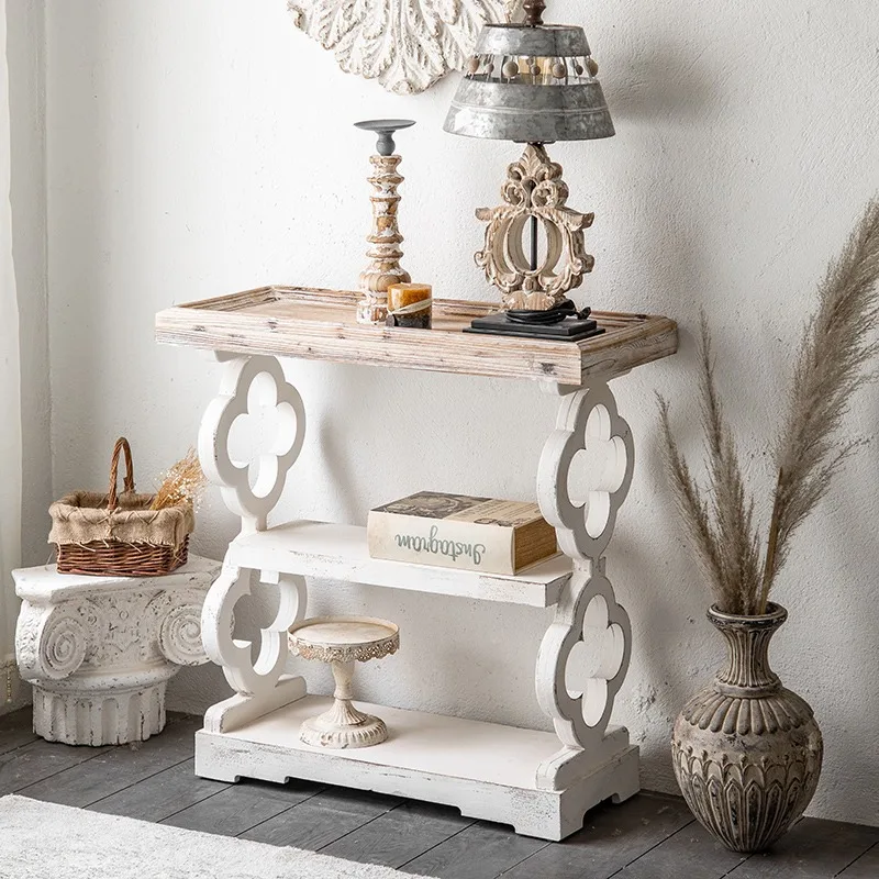Retro-style old homestay flower shop decorates a few wedding photography props by the table. American country porch tabl
Retro-style old homestay flower shop decorates a few wedding photography props by the table. American country porch tabl