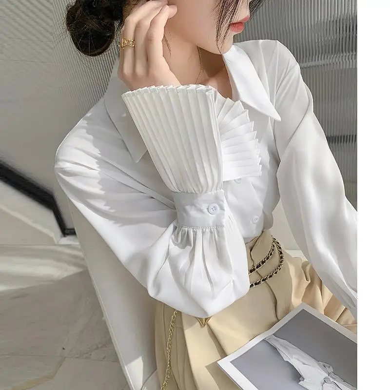 

French Style Vintage Pleated Bell Sleeve White Shirt Women's Long Sleeve Design Sense Niche Commuter Fashionable Chic Top