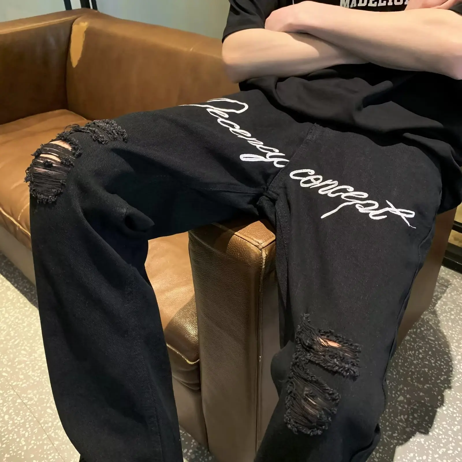Black Jeans Men's Summer Slim American High Street Vibe Casual Pants Ripped Embroidery
Black Jeans Men's Summer Slim American High Street Vibe Casual Pants Ripped Embroidery