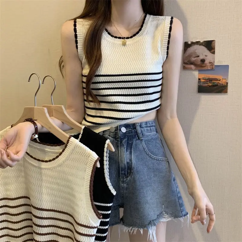 2024 Women Summer New Korean Round Neck Striped Vest Female Slim Fit Sleeveless Tops Ladies Casual Knitted Tanks Tops H14
2024 Women Summer New Korean Round Neck Striped Vest Female Slim Fit Sleeveless Tops Ladies Casual Knitted Tanks Tops H14