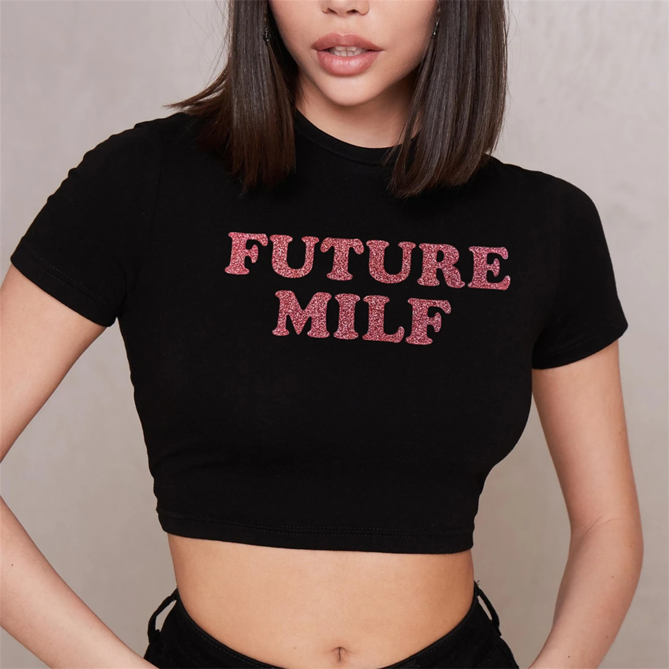Кроп-топ Future Milf, летняя новая футболка, кокетливая детская футболка Y2K, модная футболка 00С, подарок для девочки
Кроп-топ Future Milf, летняя новая футболка, кокетливая детская футболка Y2K, модная футболка 00С, подарок для девочки