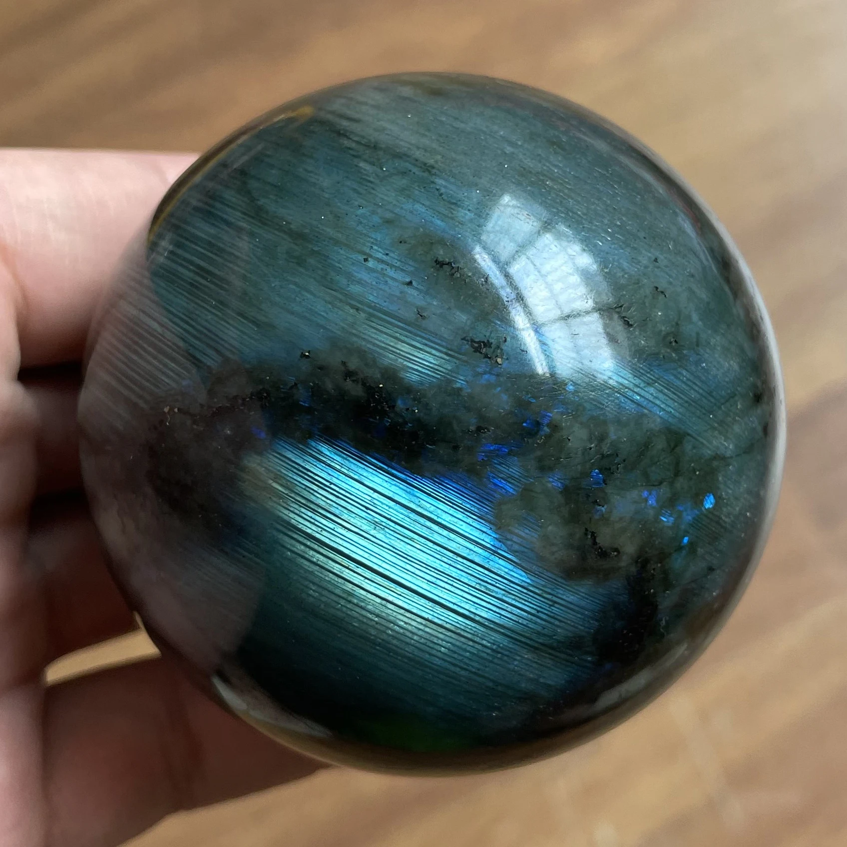 422g Natural Stone Labradorite Rock Polished Crystal Ball Quartz Sphere Moonstone Feng Shui 2022 Decoration Gift Reiki Healing
422g Natural Stone Labradorite Rock Polished Crystal Ball Quartz Sphere Moonstone Feng Shui 2022 Decoration Gift Reiki Healing