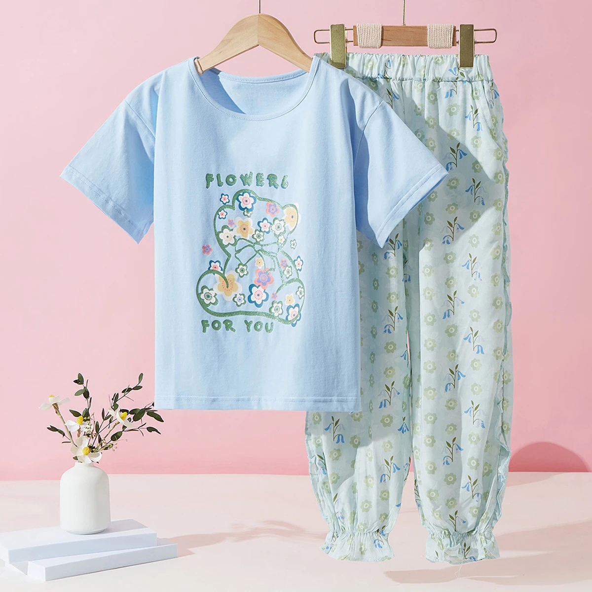 Cute Kids Summer Suit for Girls Outfits Sets Teenagers Floral Print Short Sleeve Shirt & Pants Baby Costumes 6 8 10 11 12 Years
Cute Kids Summer Suit for Girls Outfits Sets Teenagers Floral Print Short Sleeve Shirt & Pants Baby Costumes 6 8 10 11 12 Years